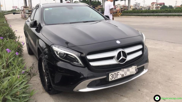 Tài xế cứu hộ đăng đàn tố bị khách đi Mercedes bùng 2,3 triệu đồng: Thay lốp xe xong là chạy mất hút, gọi điện thì khất lần - Ảnh 2. Tài xế cứu hộ đăng đàn tố bị khách đi Mercedes bùng 2,3 triệu đồng: Thay lốp xe xong là chạy mất hút, gọi điện thì khất lần - Ảnh 2.